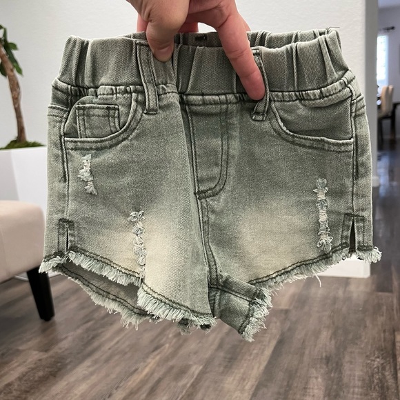 Little Bipsy green shorts - Picture 1 of 9